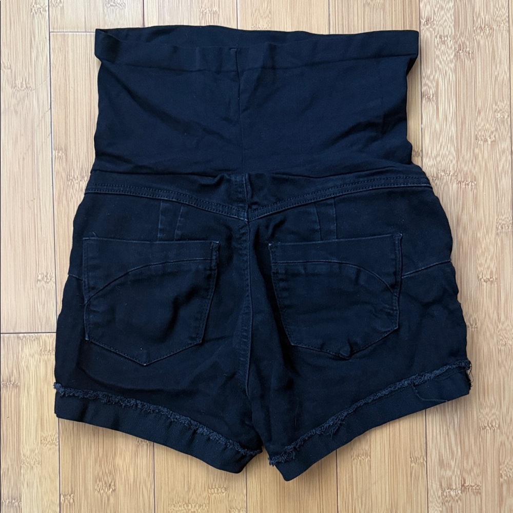 Bella Vida Maternity Black Shorts - Small